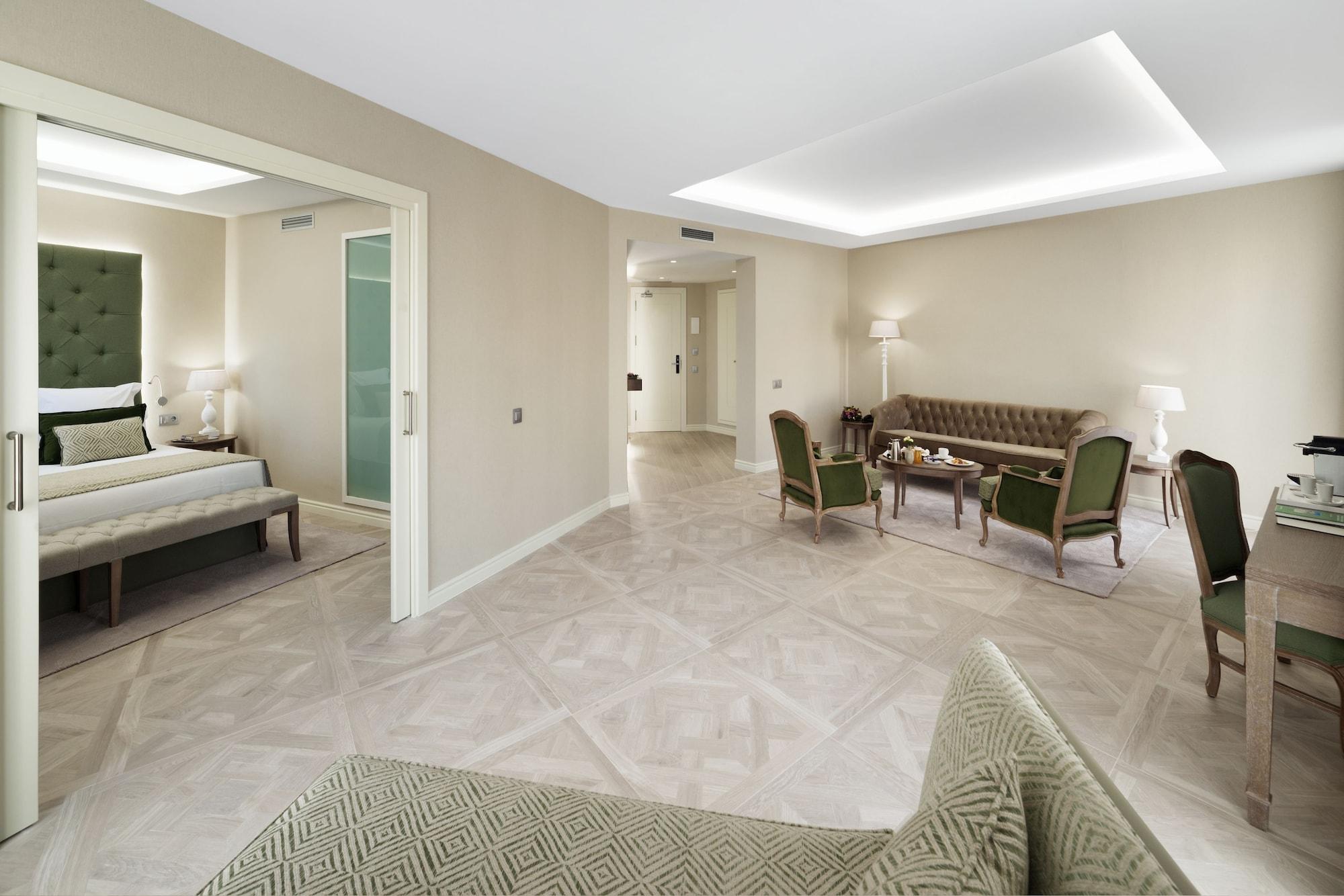 Lamaro Hotel Barcelona Ngoại thất bức ảnh A suite at the hotel