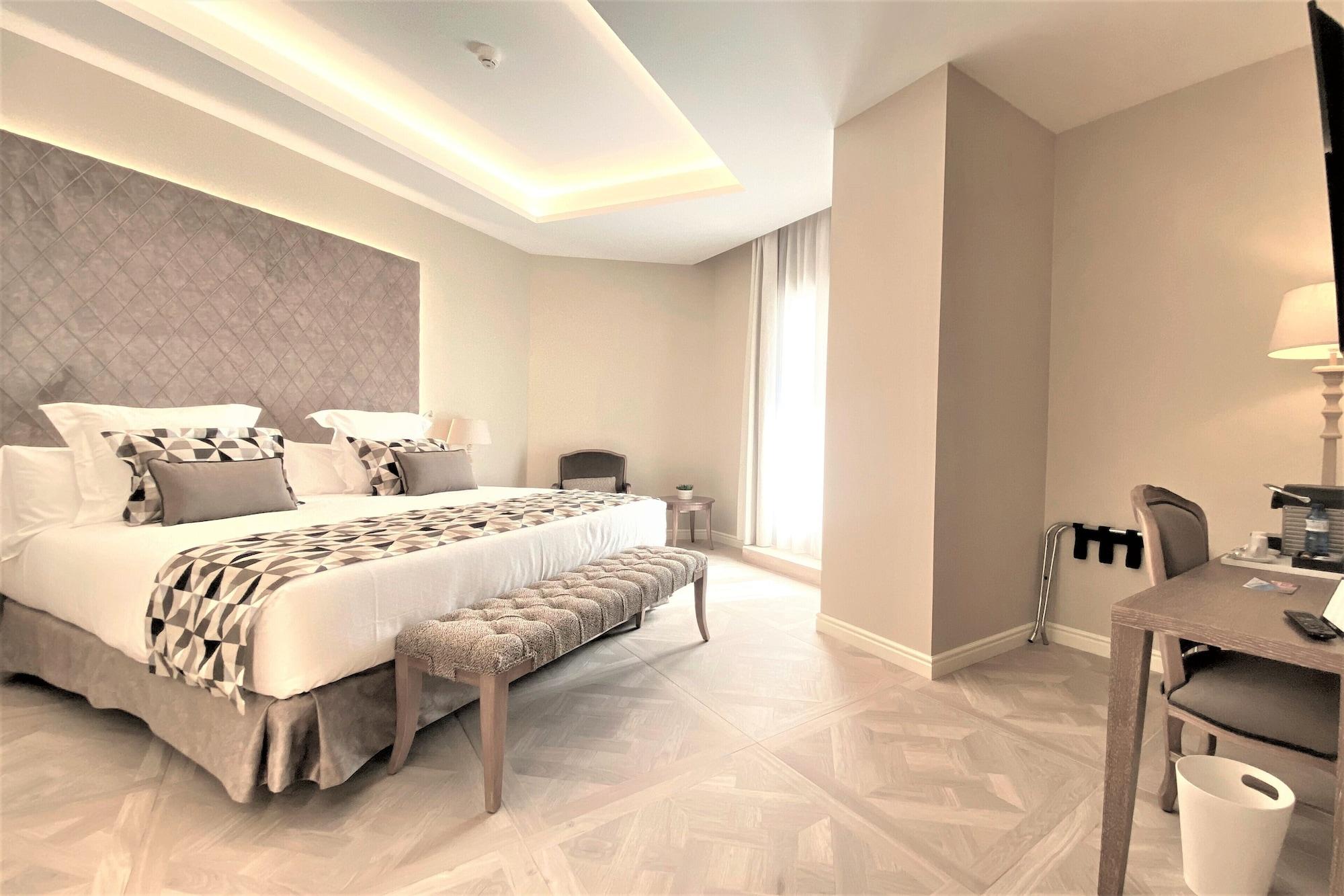 Lamaro Hotel Barcelona Ngoại thất bức ảnh A bedroom at the hotel