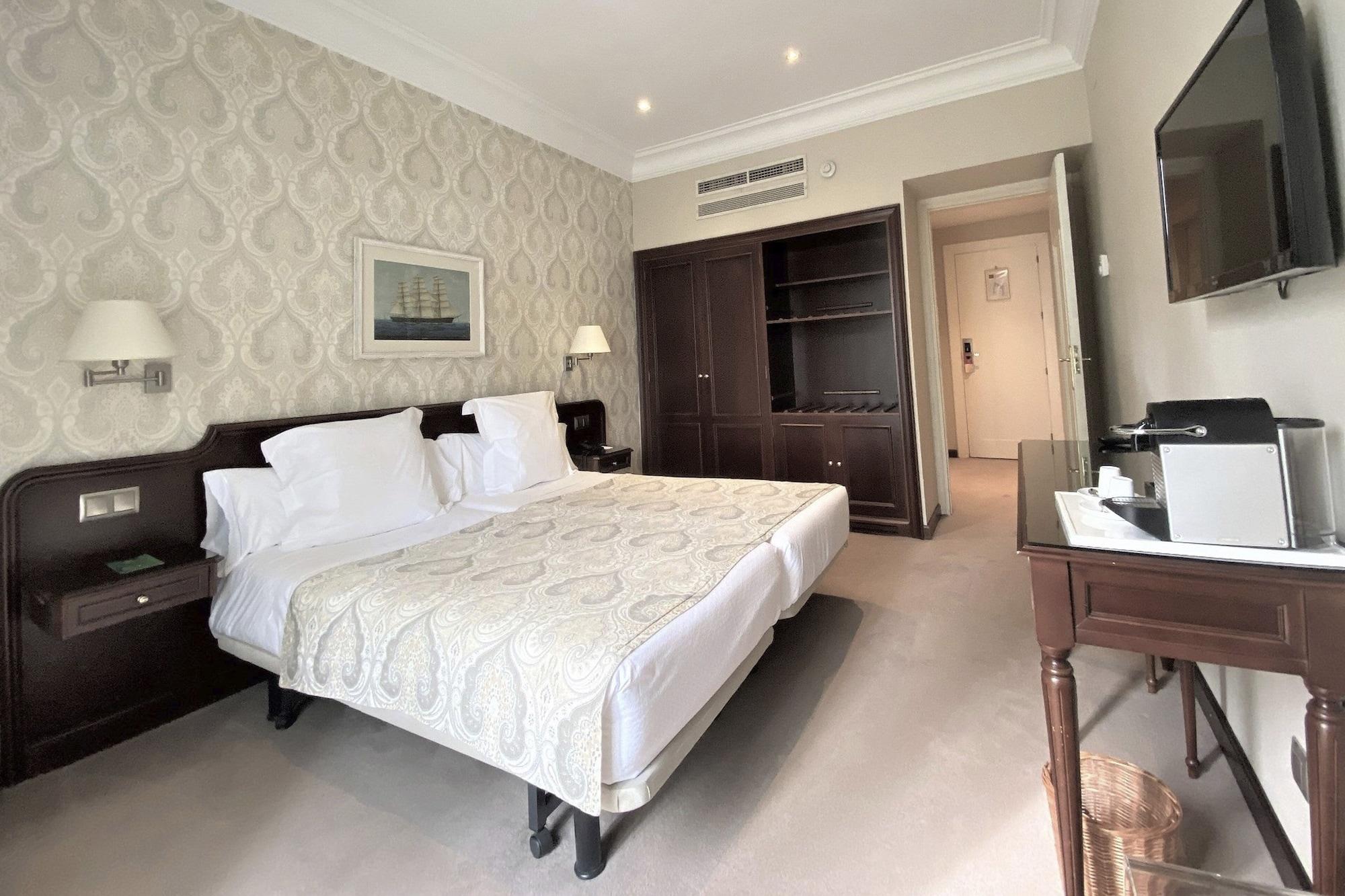 Lamaro Hotel Barcelona Ngoại thất bức ảnh A room at the hotel
