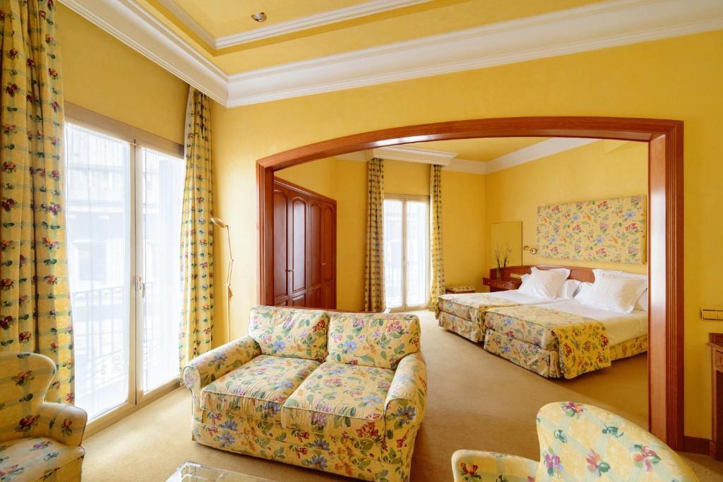 Lamaro Hotel Barcelona Ngoại thất bức ảnh A suite at the Hotel