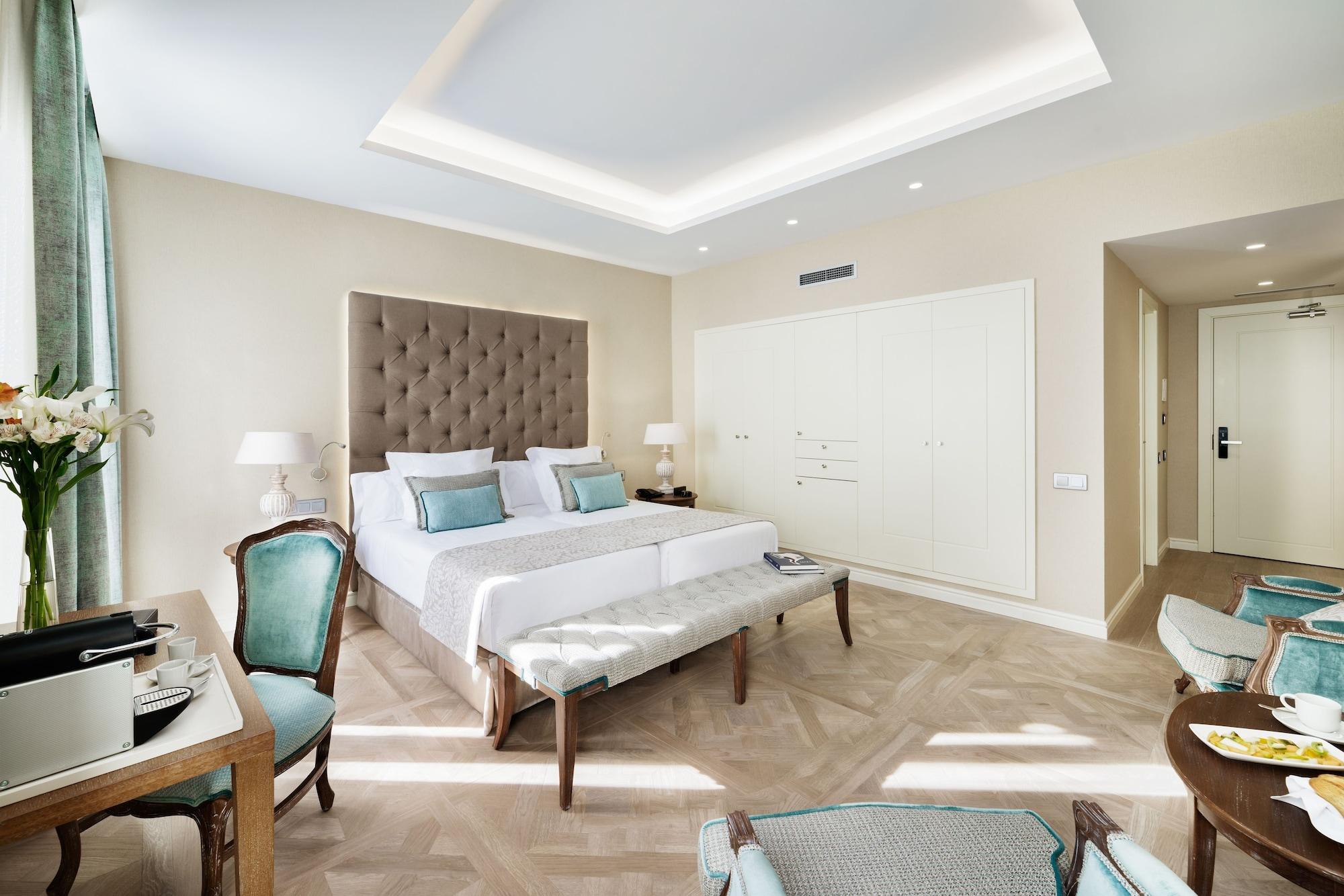 Lamaro Hotel Barcelona Ngoại thất bức ảnh A room at the hotel