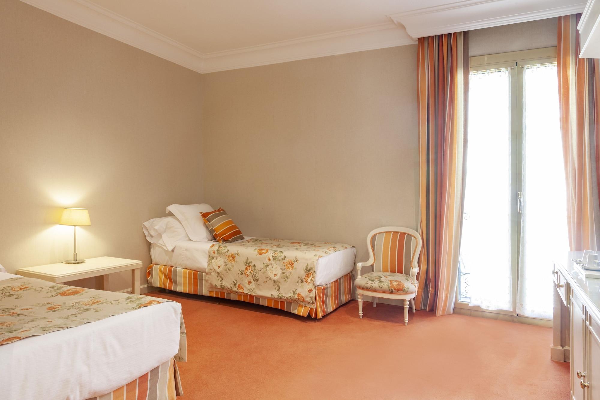Lamaro Hotel Barcelona Ngoại thất bức ảnh A room at the hotel