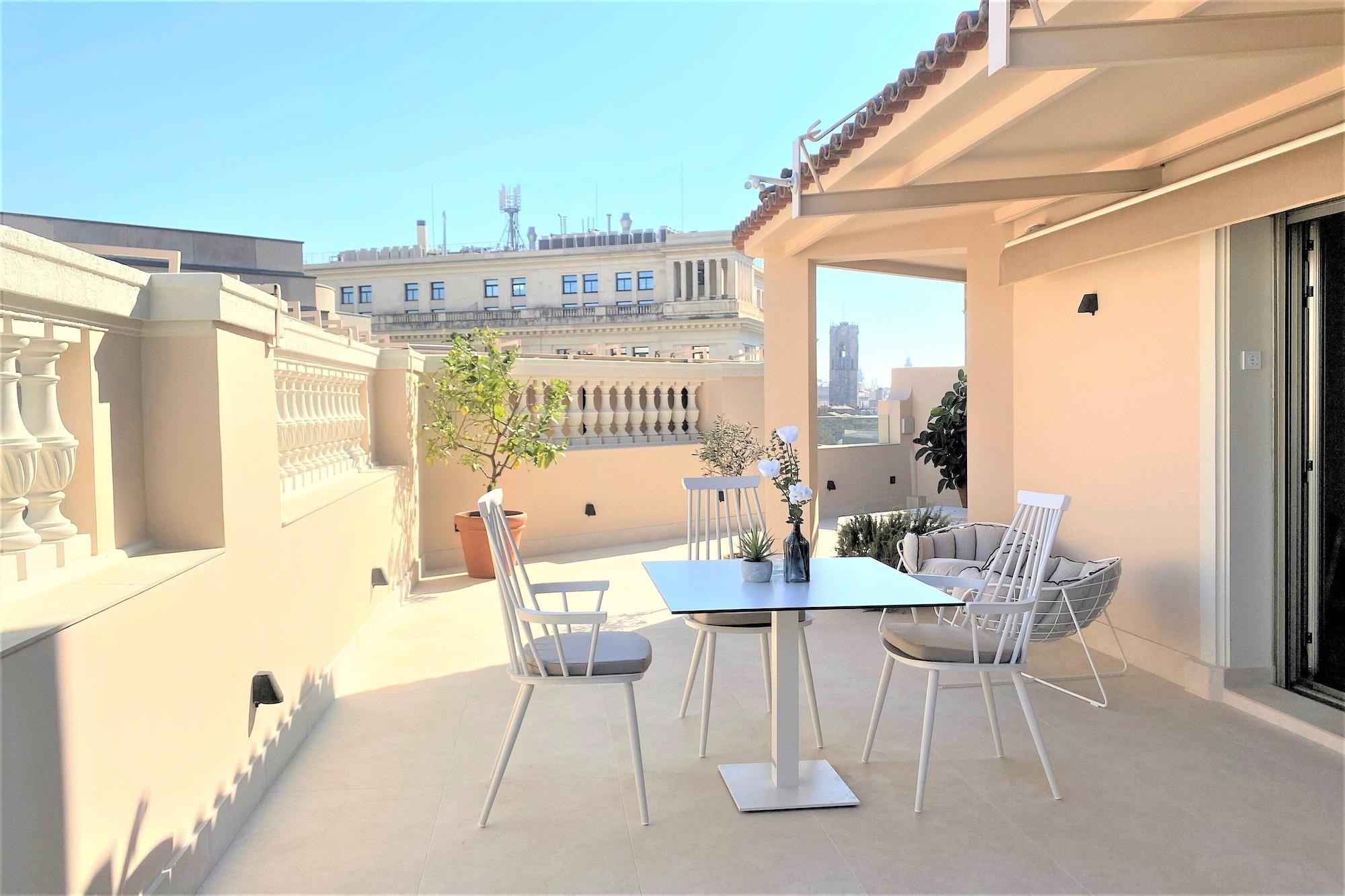 Lamaro Hotel Barcelona Ngoại thất bức ảnh A rooftop terrace in Barcelona