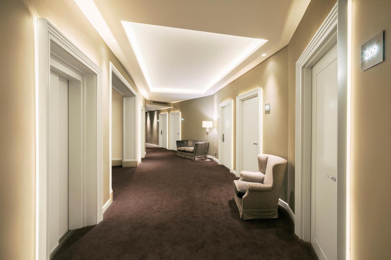 Lamaro Hotel Barcelona Ngoại thất bức ảnh A corridor