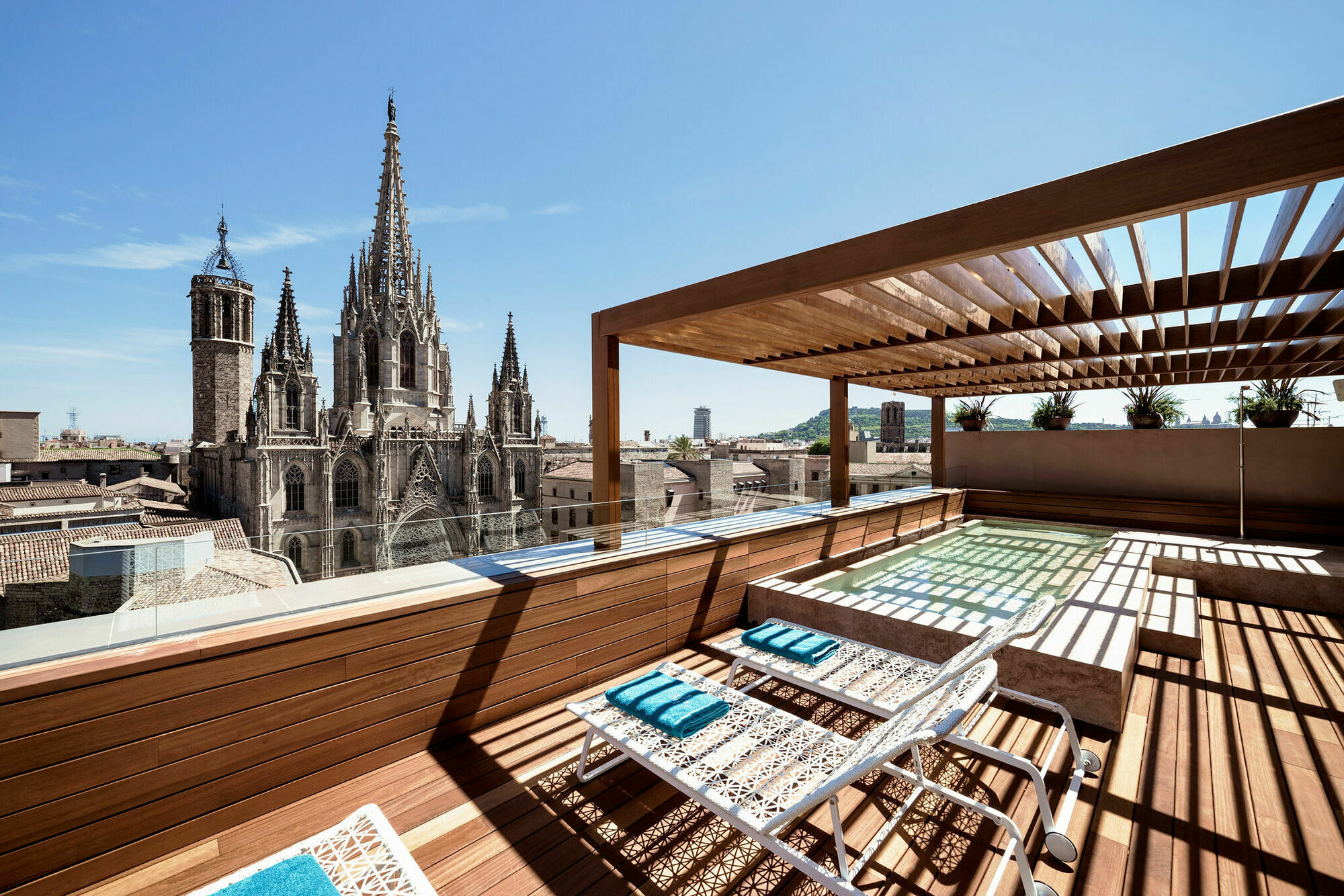 Lamaro Hotel Barcelona Ngoại thất bức ảnh The rooftop of the hotel