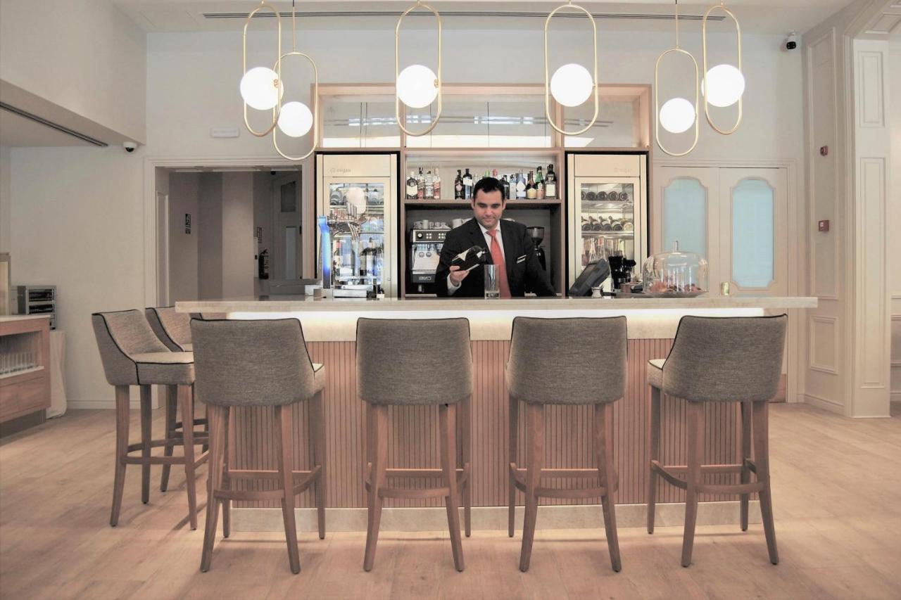 Lamaro Hotel Barcelona Ngoại thất bức ảnh The bar at the new lounge